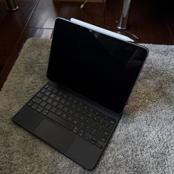 iPad Pro 11inch (4th Generation) With Keypad And Apple Pencil 