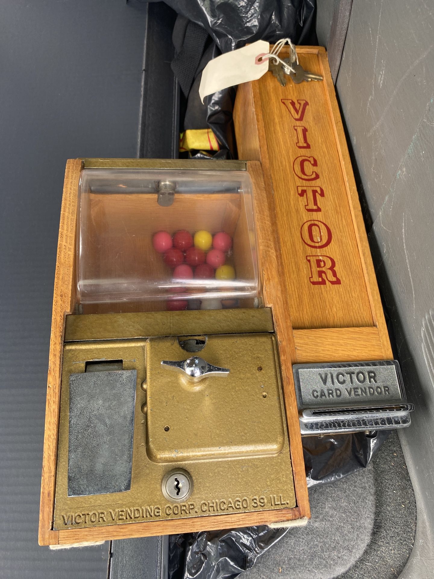 Antique Victor Vending Baby Grand Gumball Gum Machine Vendor NR