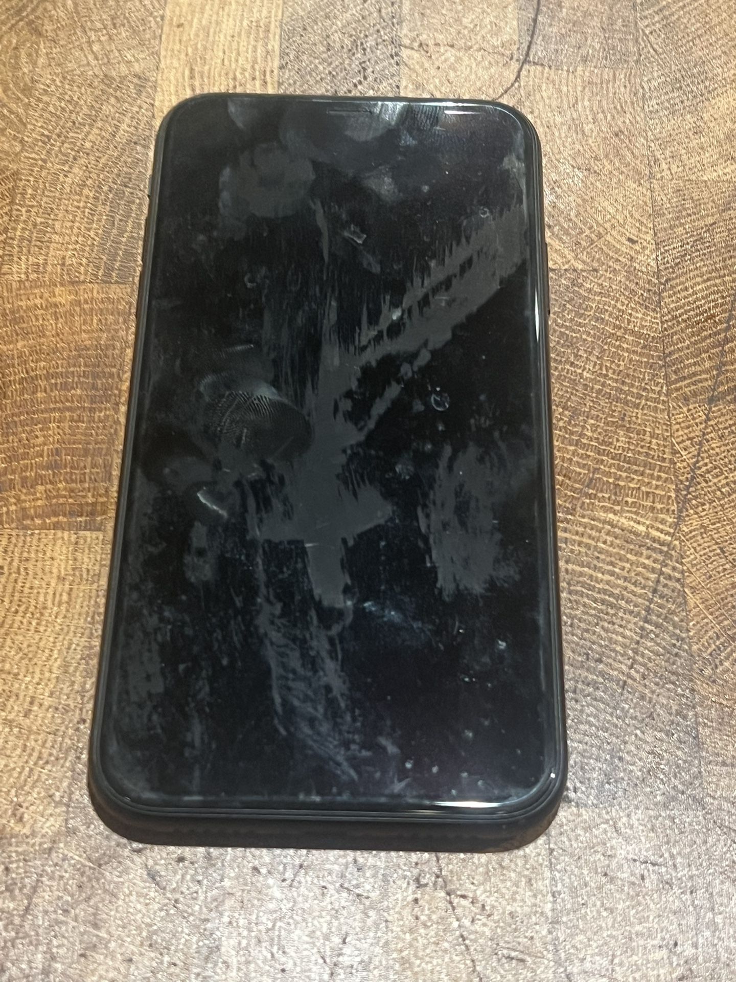 IPHONE XR FOR PARTS (READ DESCRIPTION )