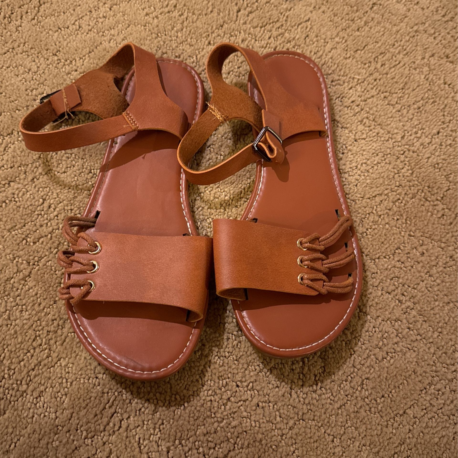Woman’s Sandals Size 8