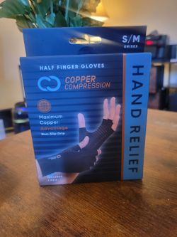 Maximum Gopper Advantage Half Finger Compression Gloves