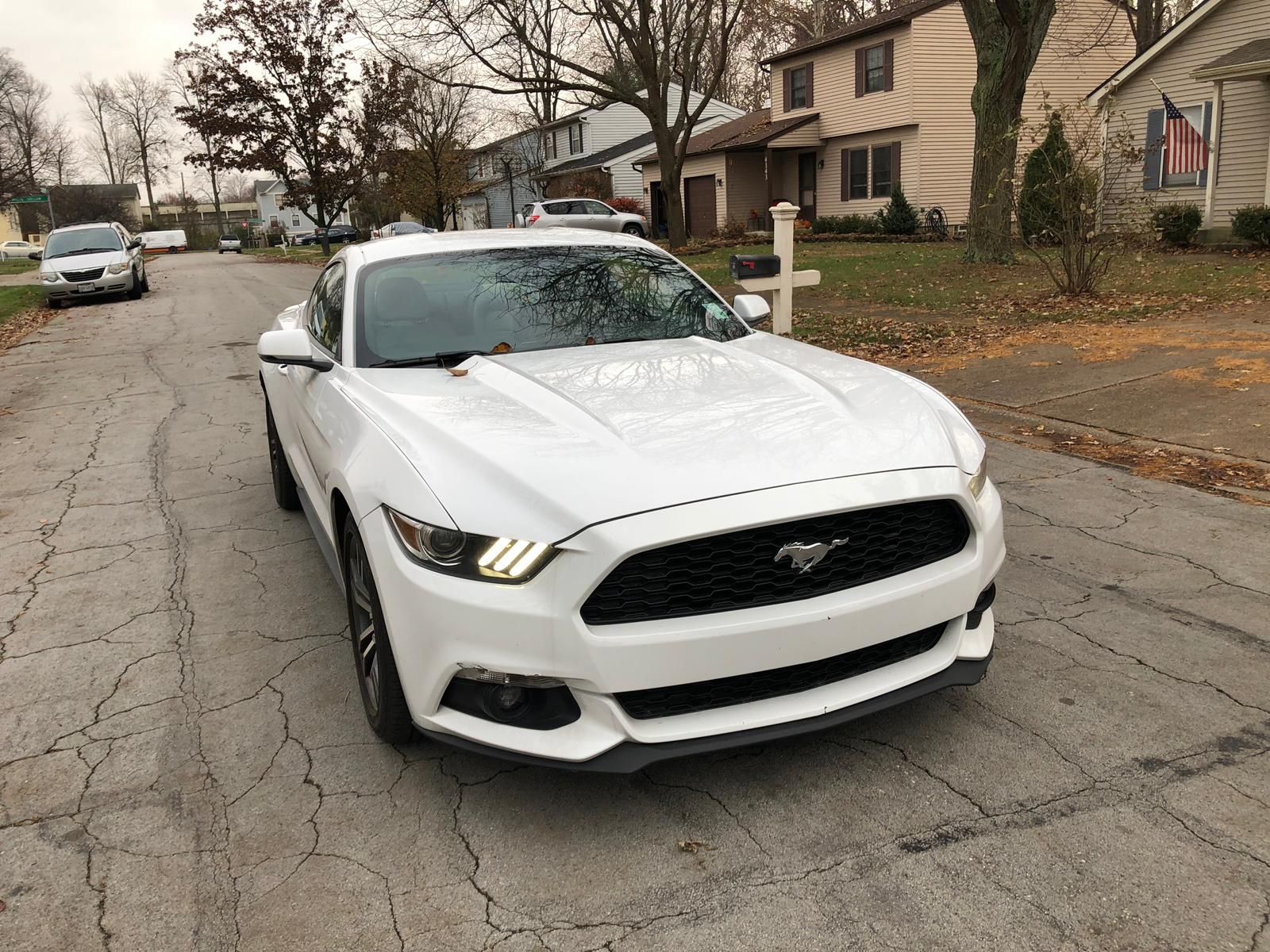 Ford Mustang 2016 mile 11000 title clean