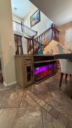 Beautiful fireplace /tv stand in excellent condition 7 3D flames 75” inches long