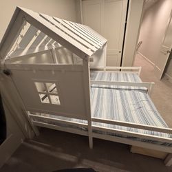 Double Castle Twin Bed