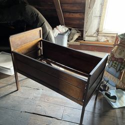 Vintage 1920’s Bassinet