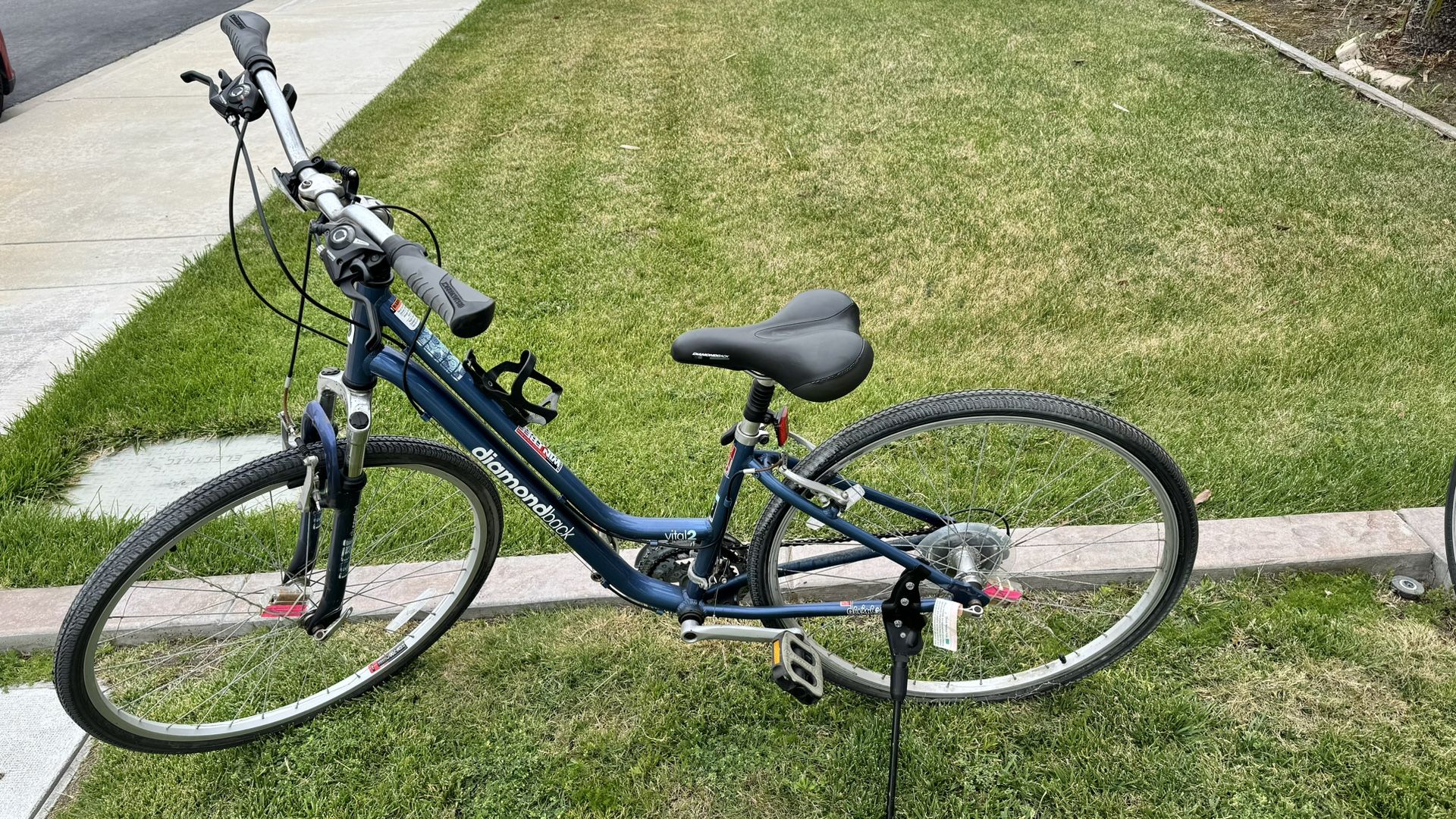 Ladies’ Hybrid Bike