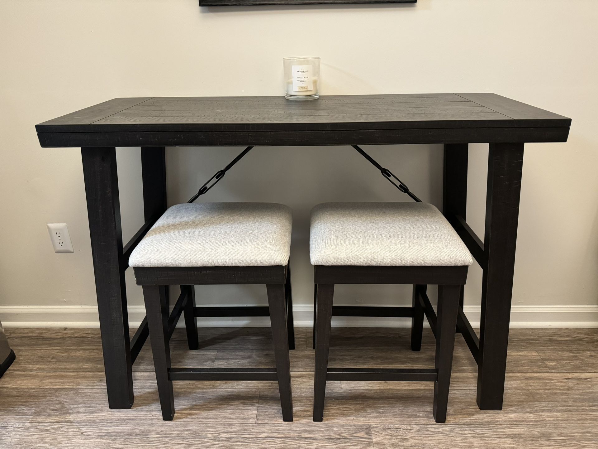 Breakfast Table (Bar Height)