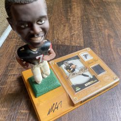 Michael Vick Upper Deck Game Used Jersey Card Bobblehead