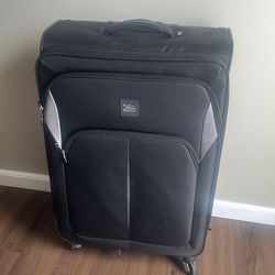 Skyway luggage 31x 19 1/2x 12
