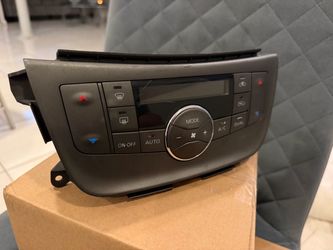 2013-14 Nissan Sentra HVAC climate control panel