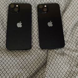 2 iPhone 13s