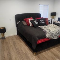 Queen Tufted Bed Frame 