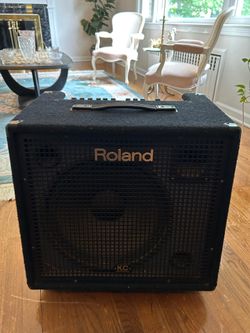 Roland kc550. Keyboard amp/mixer