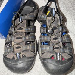 Keen Preowned men’s size 13 hiking sandals in good condition located off lake mead and Simmons area asking $15