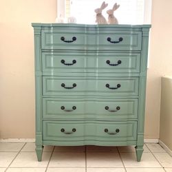 DRESSER 