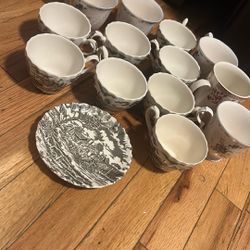 Bundle of tea cups and 1 saucer