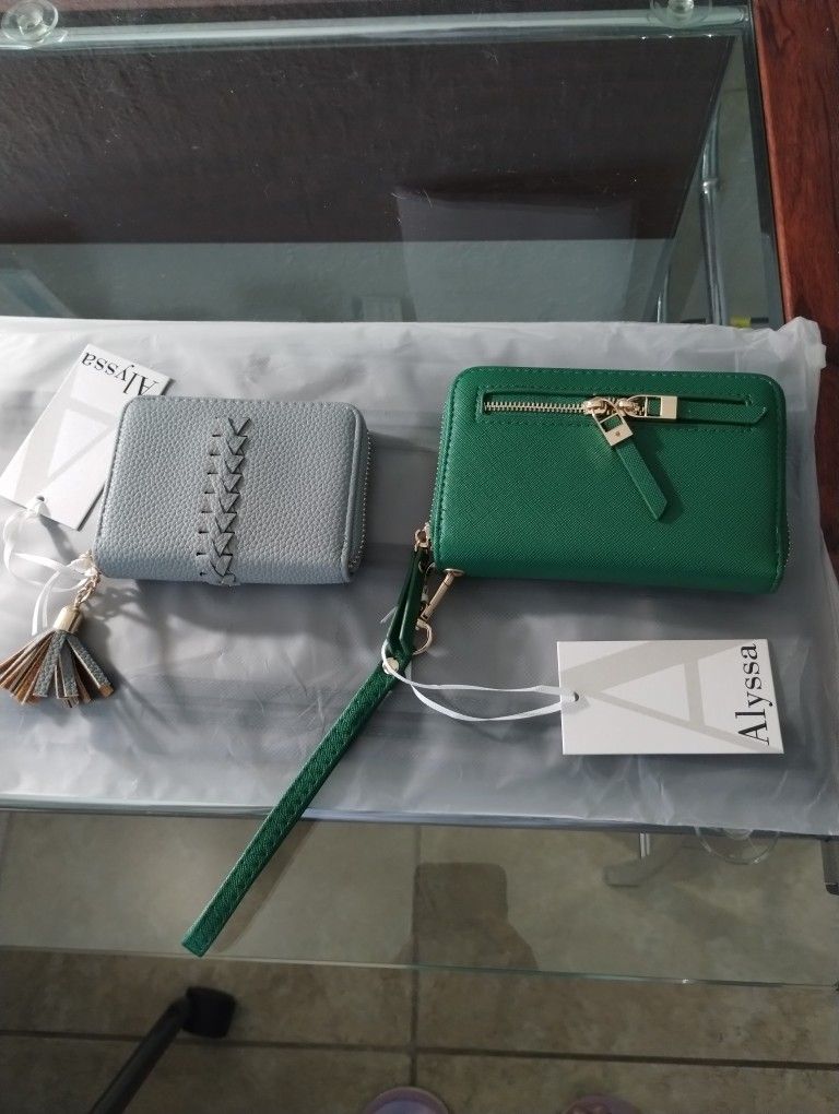 Brand New with tags 2 Wallets, 1-Green wallet /
wristlet & 1 Gray card holder. For one price!