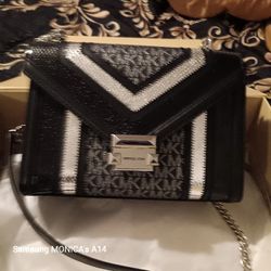 New In Gift Box Michael Kors Purse