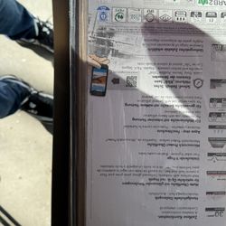 KRONO ORIGINAL LAMINATE FLOOR 11 BOXES $20 EACH BOX ORIGINAL PRICE $38.00   NEW