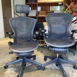 Size B Herman Miller Aeron Office Chairs In Excellent Condition