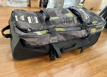Quicksilver DUFFEL BAG LUGGAGE 125L Surf, Snowboard, Skate Camo WHEELED