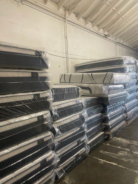 💟factory Mattress
💟queen Size Mattress $199
💟Pillow Top Mattress 
💟12" Thick 
💟all sizes available 
💟Same day delivery 