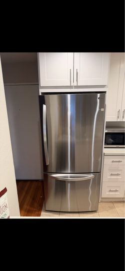 LG Stainless Steel Bottom Freezer Refrigerator