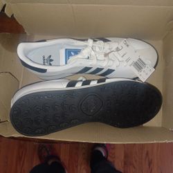 shoes throw me a Price I Need 40