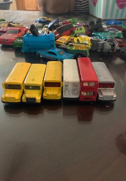Lot of 6 buses