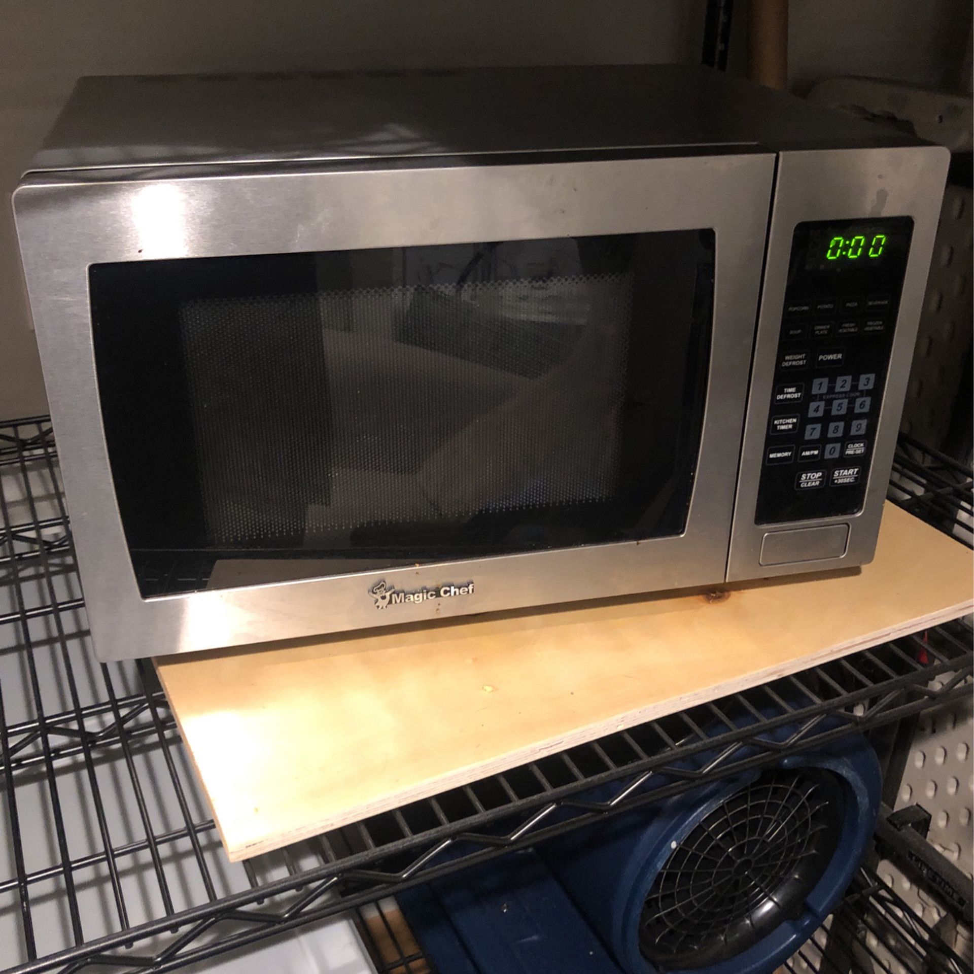 Magic Chef Mini Table Top Microwave