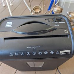 Pen + Gear Paper Shredder