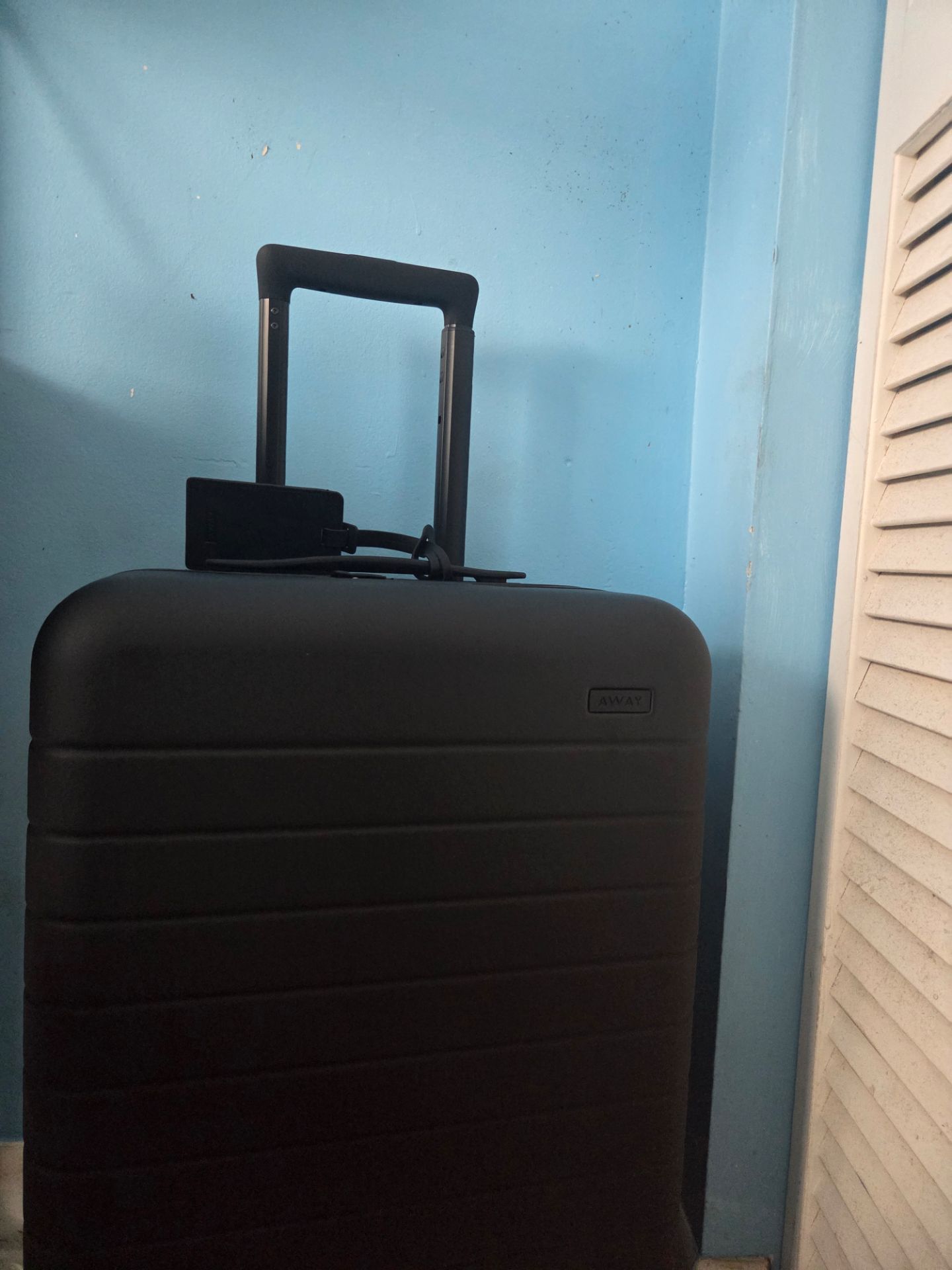 Away The Bigger Carry On (Jet Black)