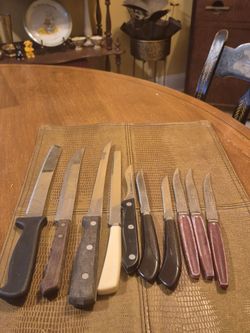 10 assorted kitchen knives including five steak knives and five other various sizes