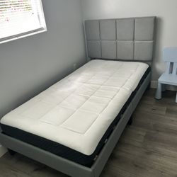 Bed frame and mattresse