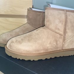 Men’s UGG Classic Mini Boot Size 9