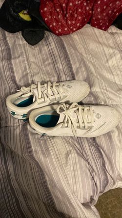 Under Armour White Cleats size 4.5