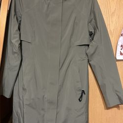 Lululemon Raincoat Size 6 