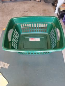 Rubbermaid laundry basket