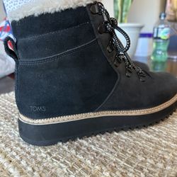 Woman’s toms Brand Boots 