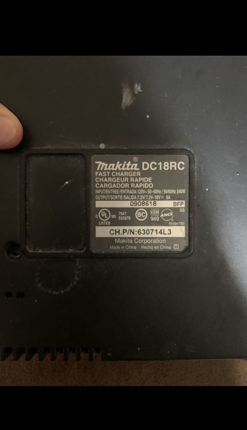 Fast charger for battery (makita brand)