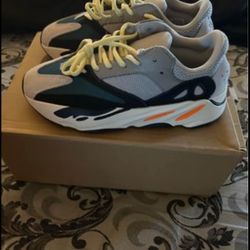 Adidas Yeezy 700