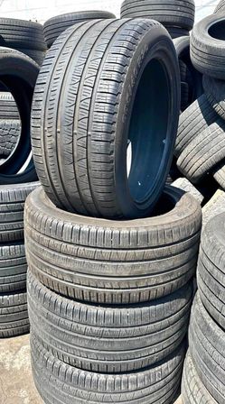 295/40/20 pirelli vendo un set de llantas usadas excelente condiciones de vida las 4 ✅🤩I am selling a set of used tires, all 4 in excellent living co