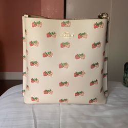 COACH - Mollie Bucket Bag With Strawberry Print
