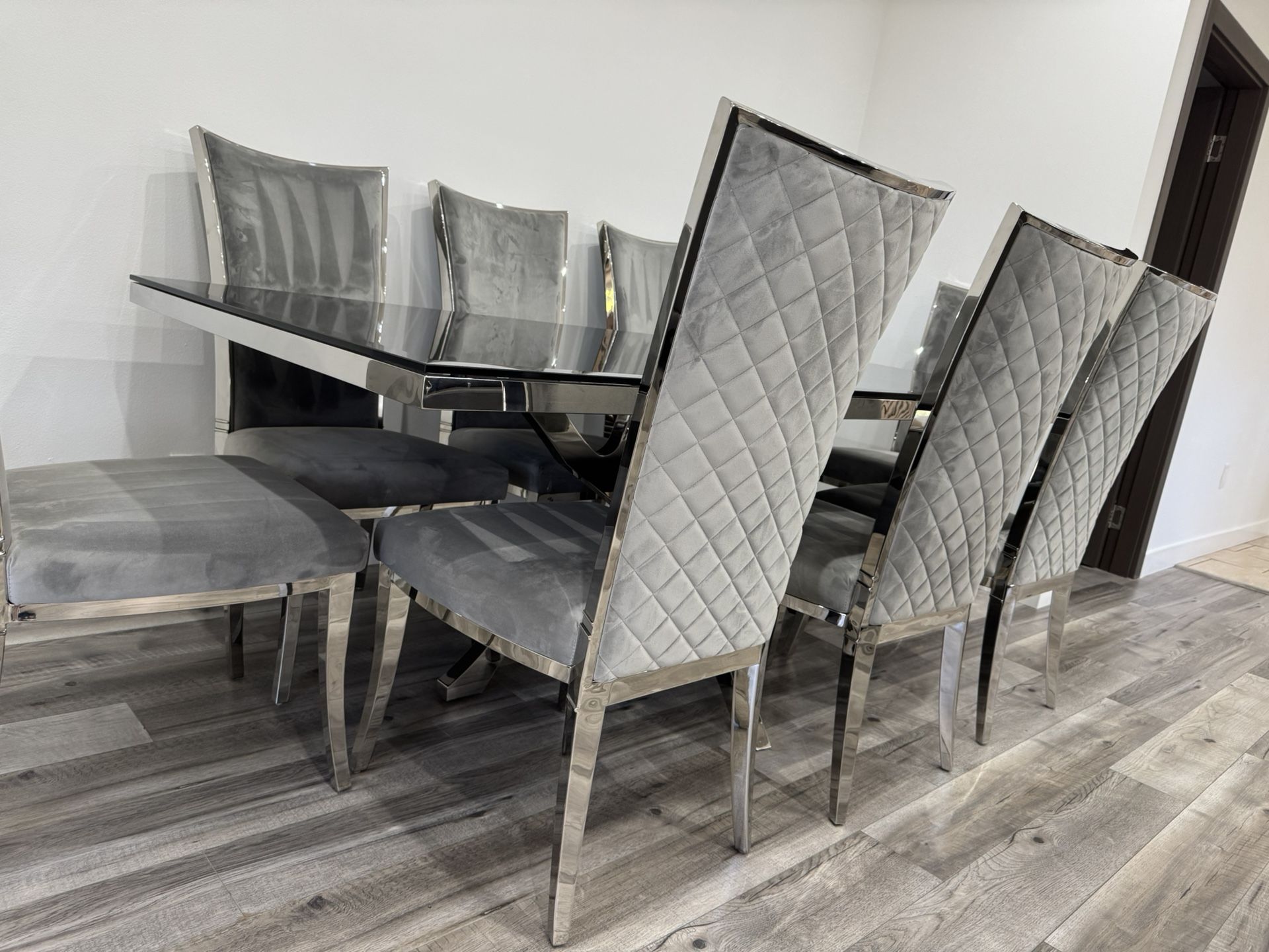 Dining table and Chairs set