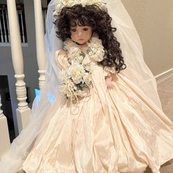  Beautiful  Wedding Bride Porcelain Doll