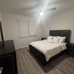 Complete Queen Bedroom  Set