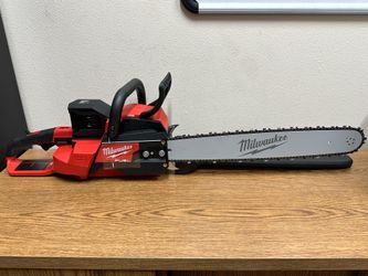 Milwaukee 2827-20 M18 FUEL 18V Brushless Cordless 20 in. Dual Battery Chainsaw