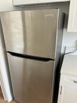Frigidaire Stainless Steel Top-Freezer Refrigerator