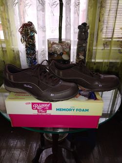 september motief schoenen Skechers Relaxed Fit Plus Memory Foam Leather Upper for Sale in New York,  NY - OfferUp