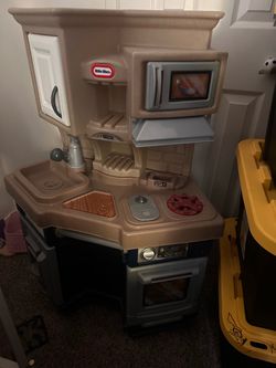 Little tikes kitchen